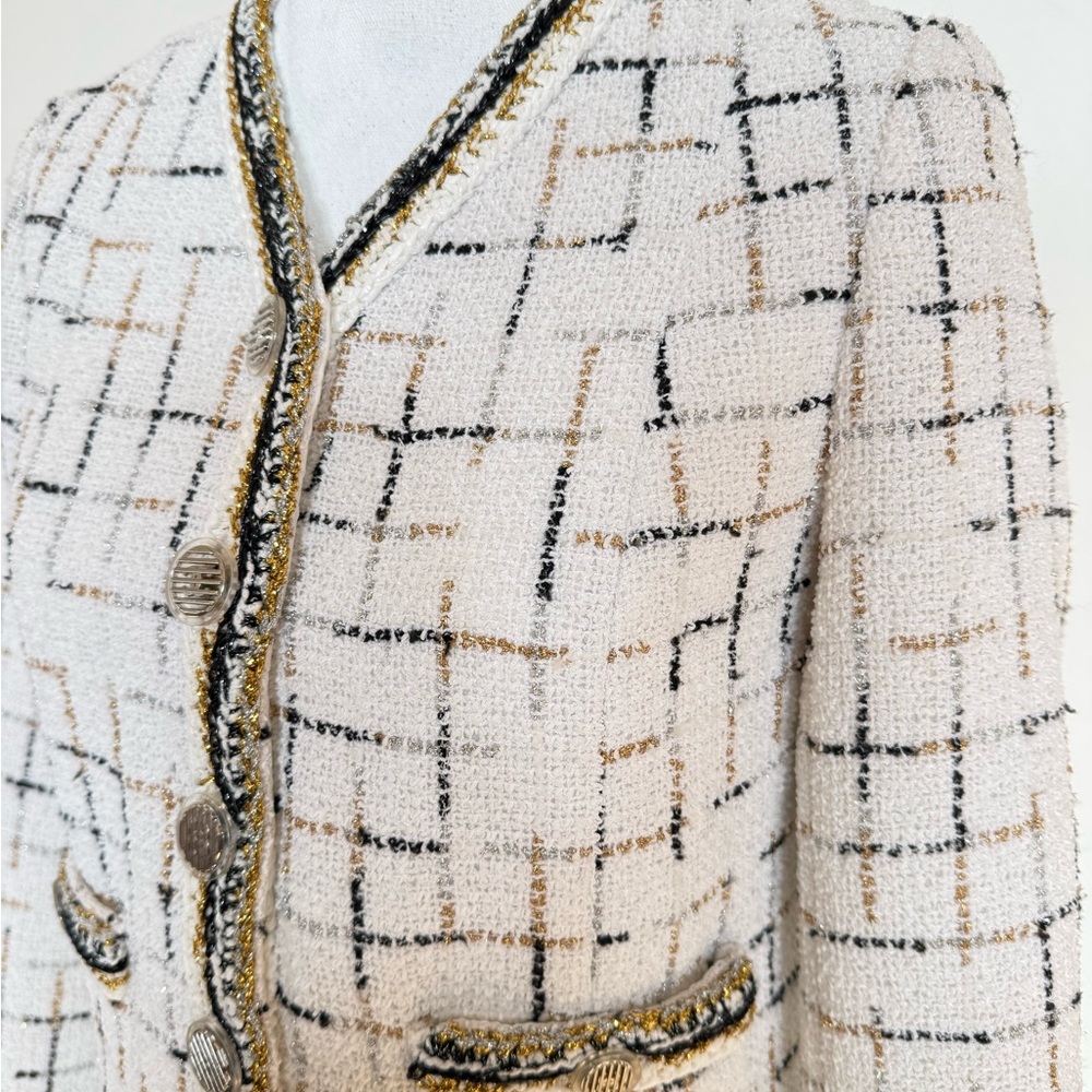 CHANEL White and Black Tweed Blazer 2017 - Picture 6 of 15